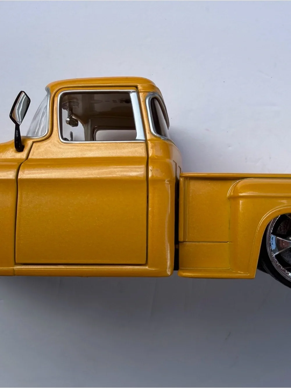 Jada Toys Dub City Old Skool 1955 Chevrolet Stepside Pickup | 1:24 Scale